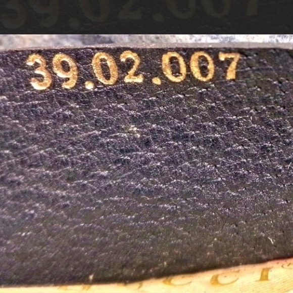 Vintage Gucci Barrel Purse - Picture 5 of 10